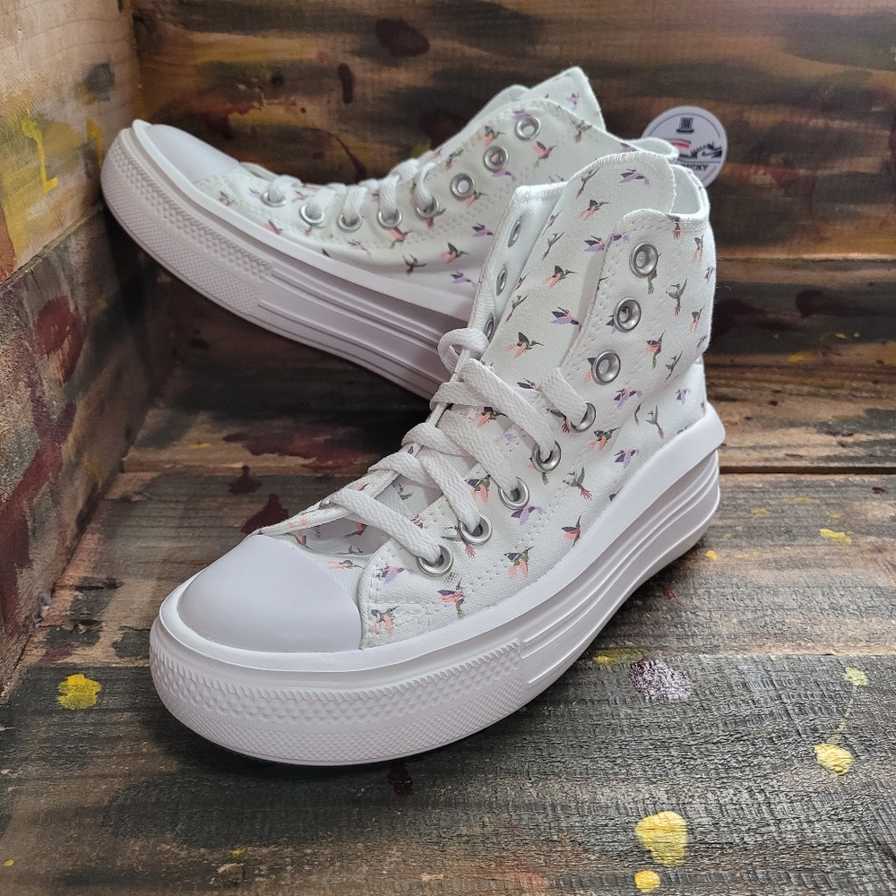 Women Converse athletic shoes size 6
